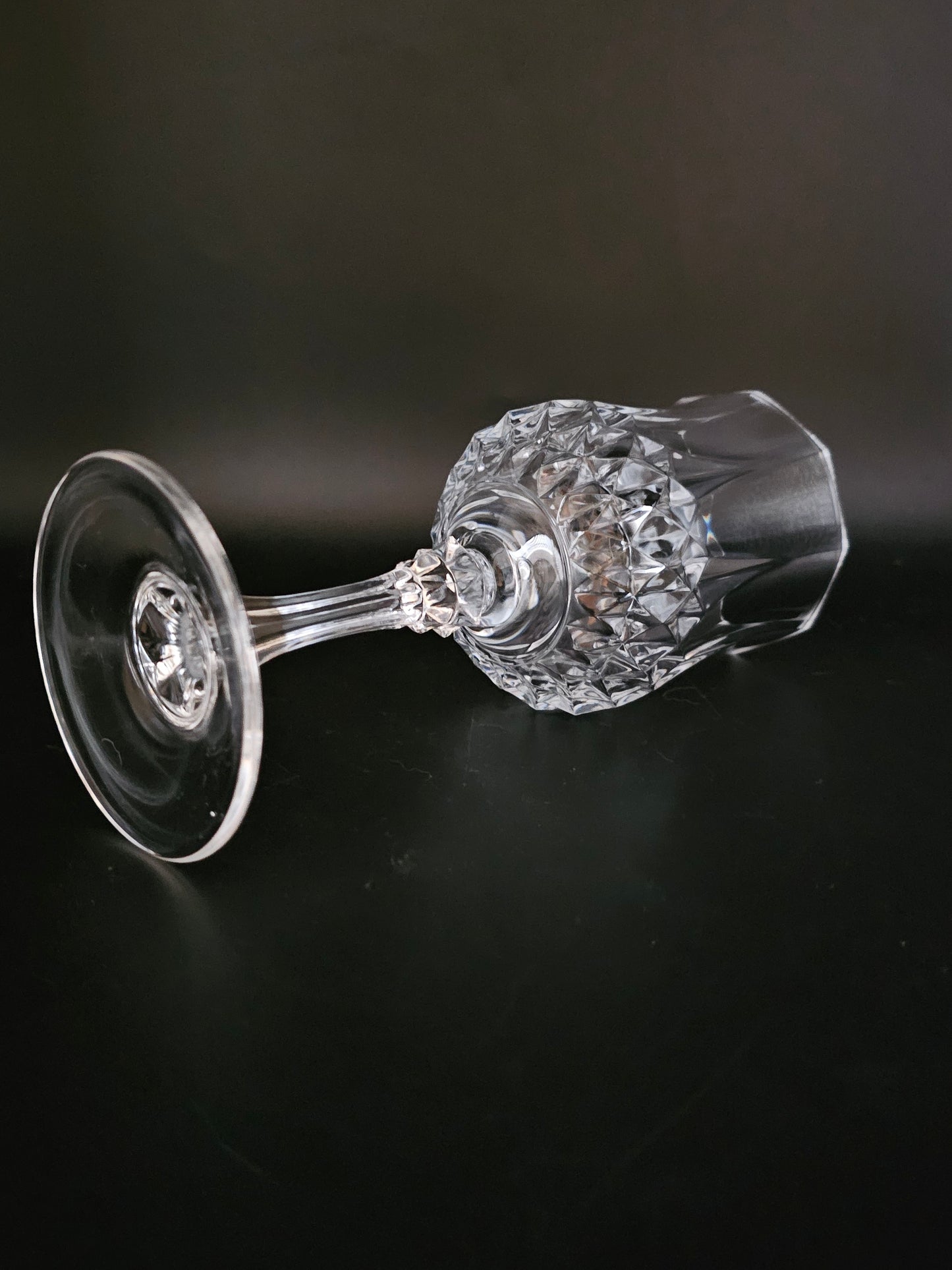 Set of 6.(Plus 1 free!) Tall, Large Crystal Wine Glasses. 18cm tall. 250ml.