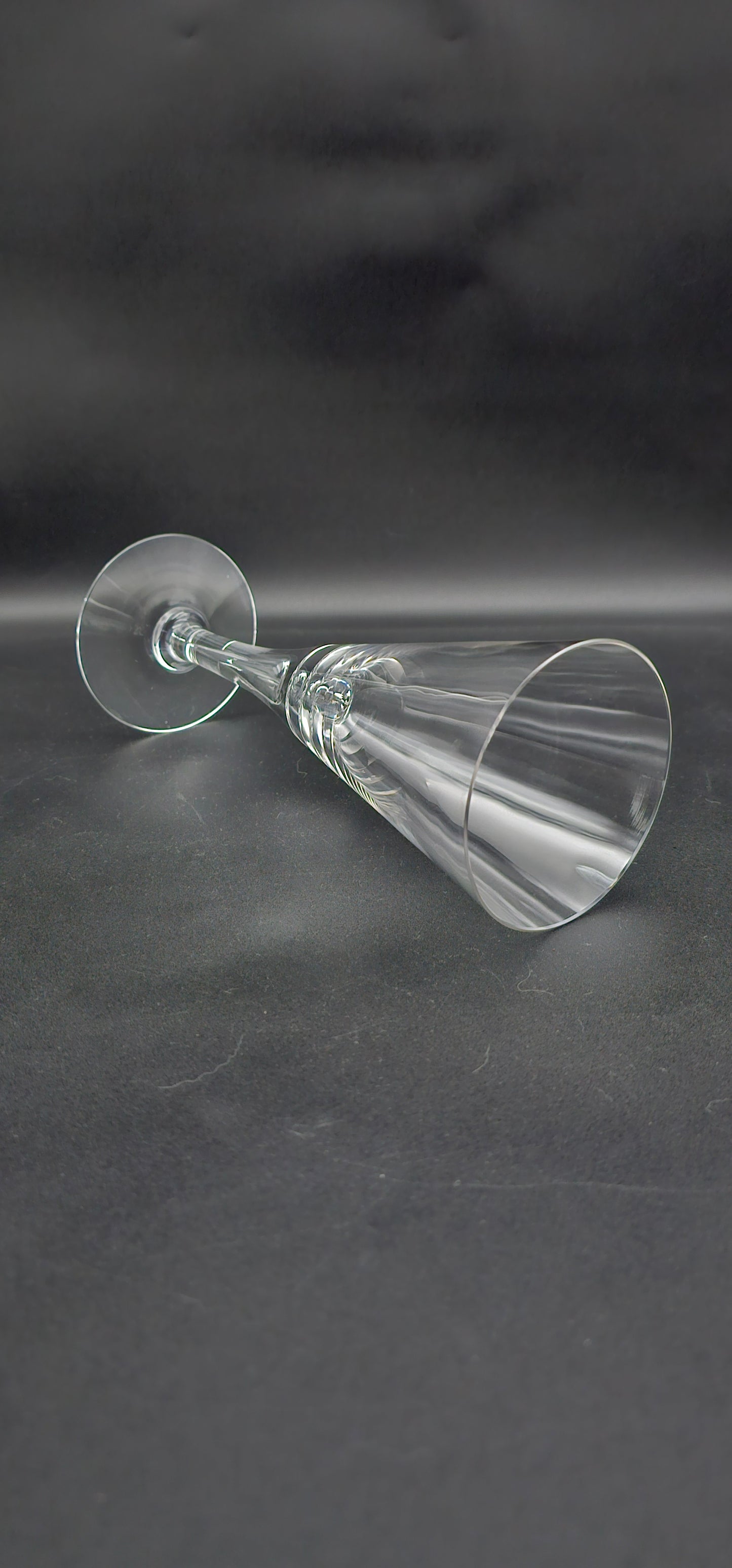 Set of 3 Large Dartington Sharon wine glasses. 300ml 22cm tall designed by Frank Thrower