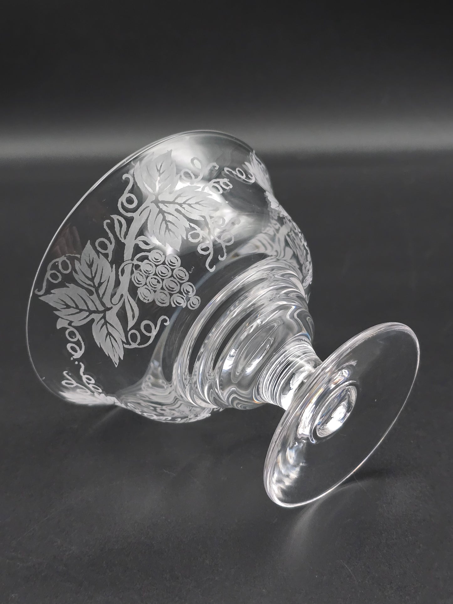 Set of 6 Crystal sundae or grapefruit bowls featuring floral etching