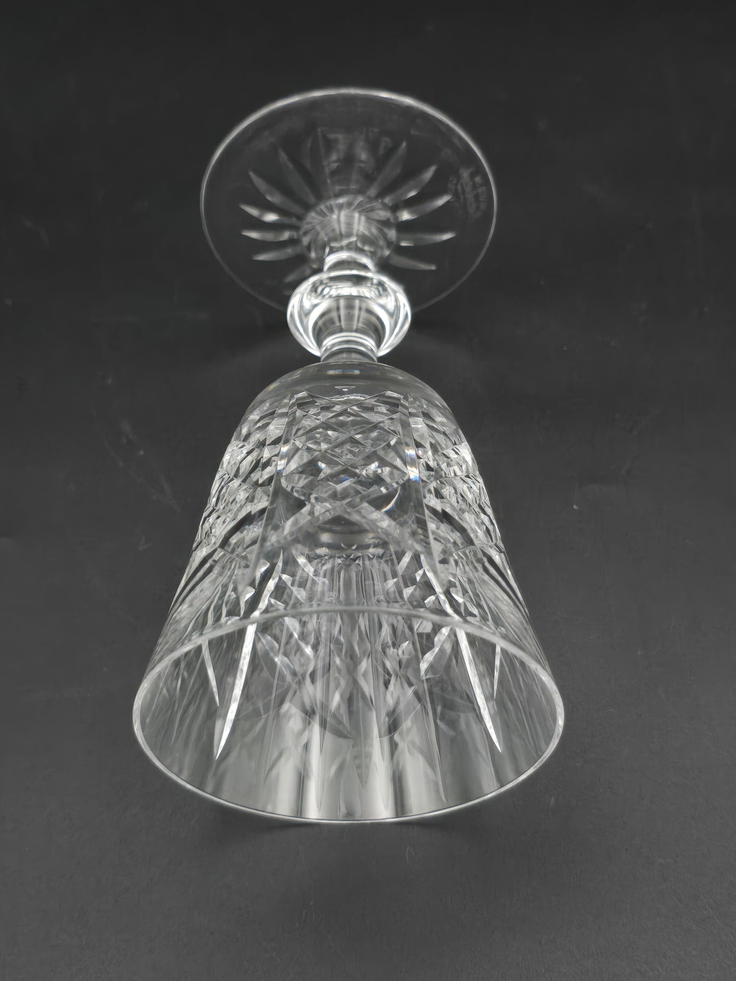 Set of 4 Edinburgh Crystal Highland pattern small Crystal wine glasses 150ml. 13.5cm tall