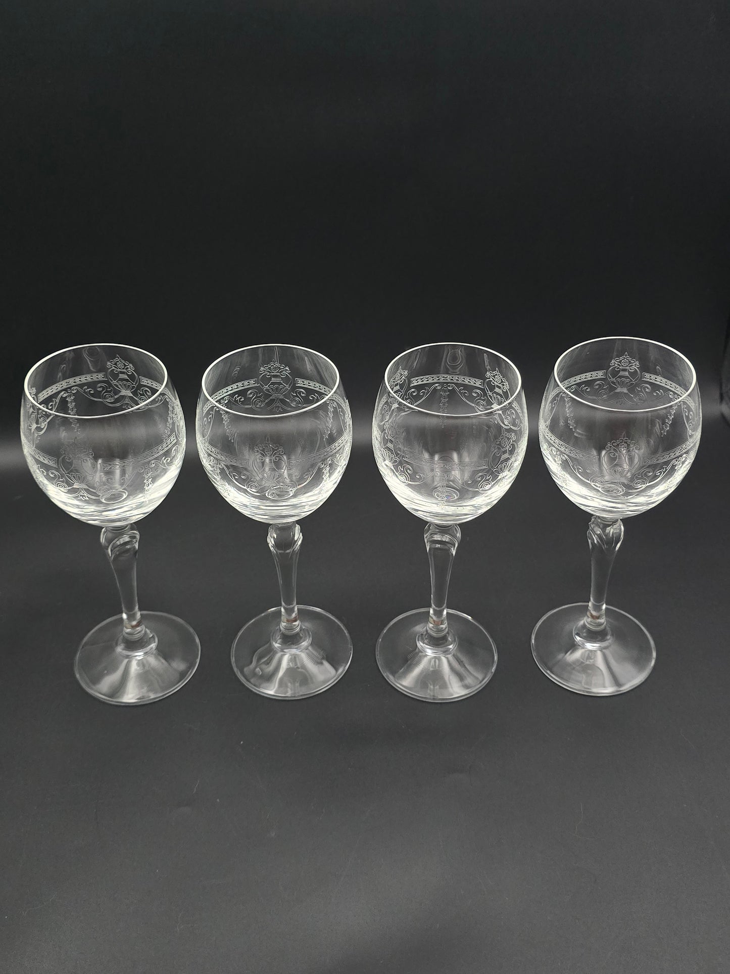 Set of 4 Vintage etched Durand Dampierre Crystal Wine Glasses. 200ml. 18.5cm tall