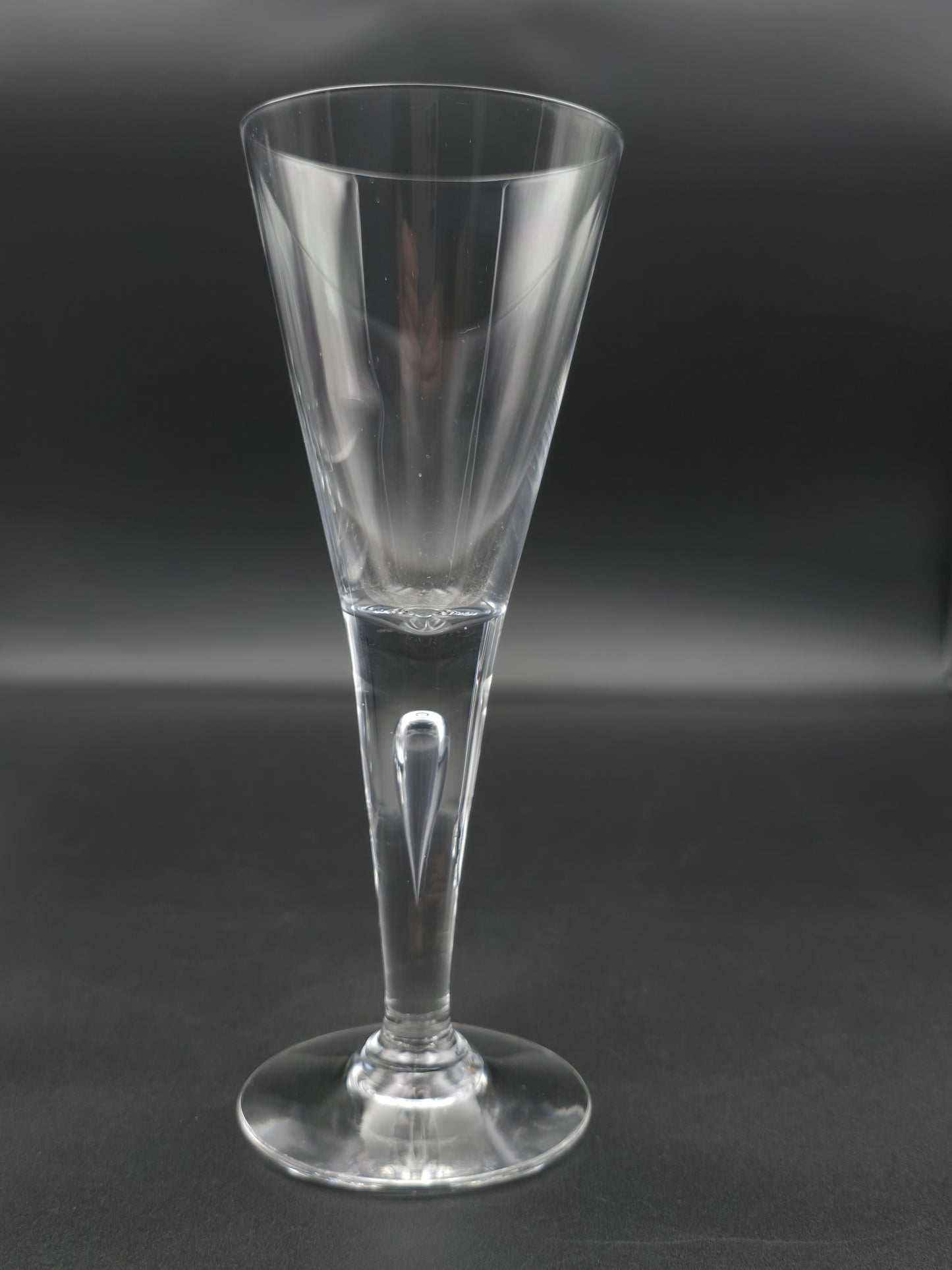 Set of Four Dartington Sharon Pattern Wine Glasses – Frank Thrower Design – 225ml – 19cm Tall – Vintage English Crystal