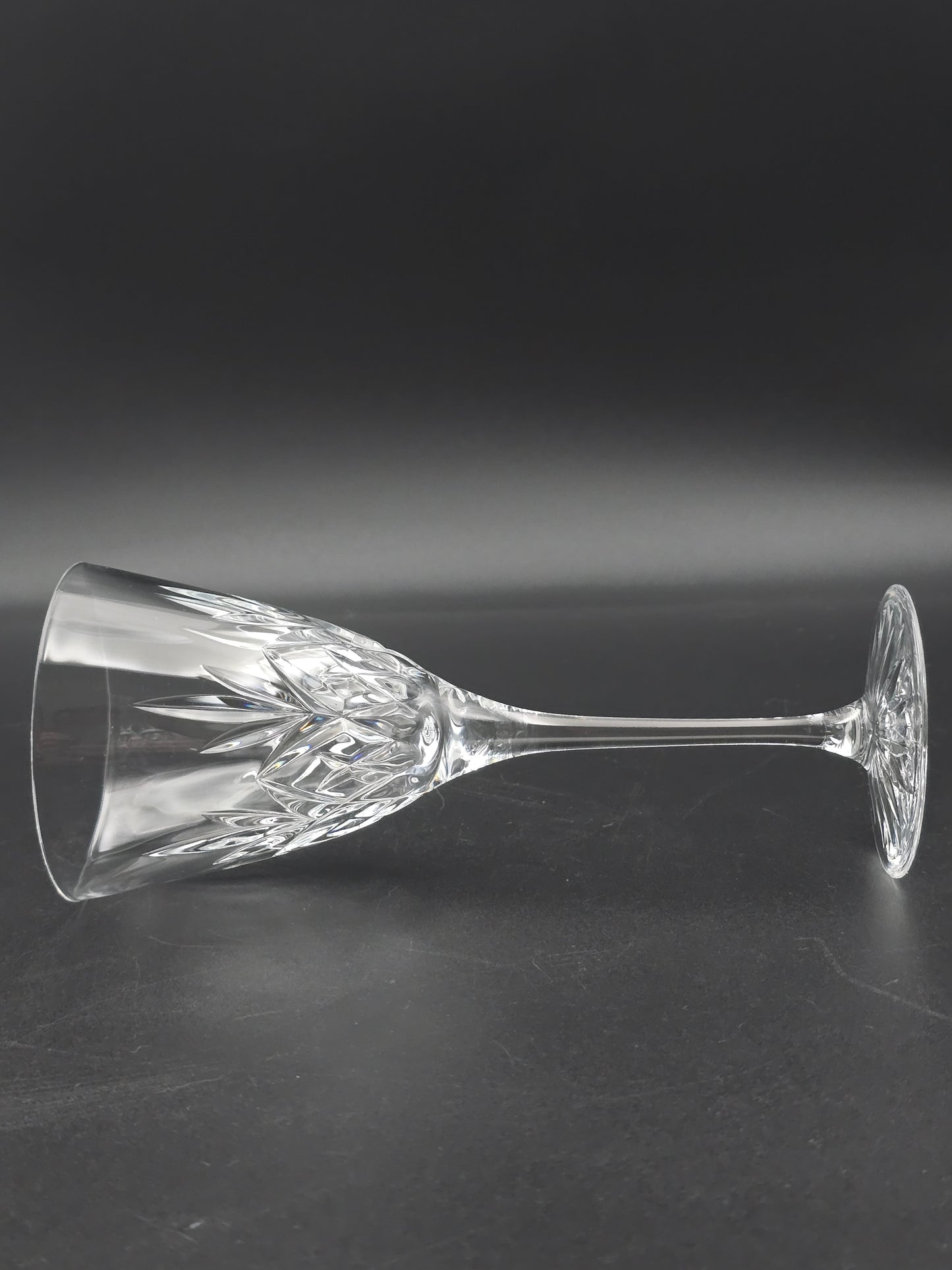 Set of 6 Edinburgh Crystal International “Romeo” Pattern Wine Glasses – 200 ml Lead Crystal, Star‑Base, Slender Stem, Maker’s Mark