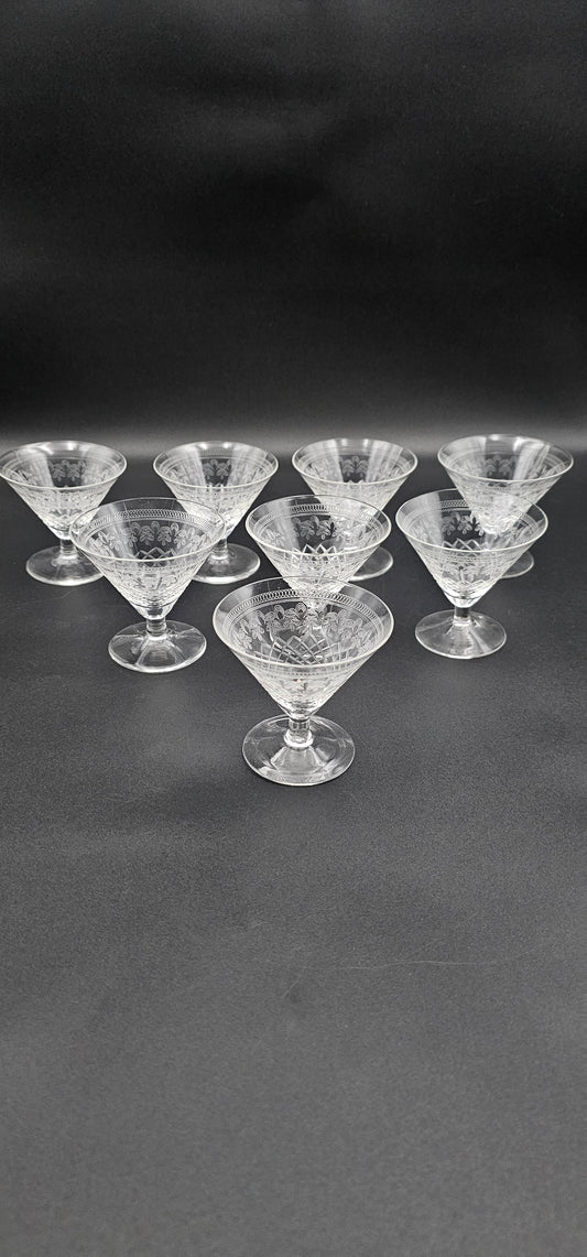 Set of 8 fine and delicate Lady Hamilton Pall Mall Crystal liqueur glasses. 65ml 6.5cm tall