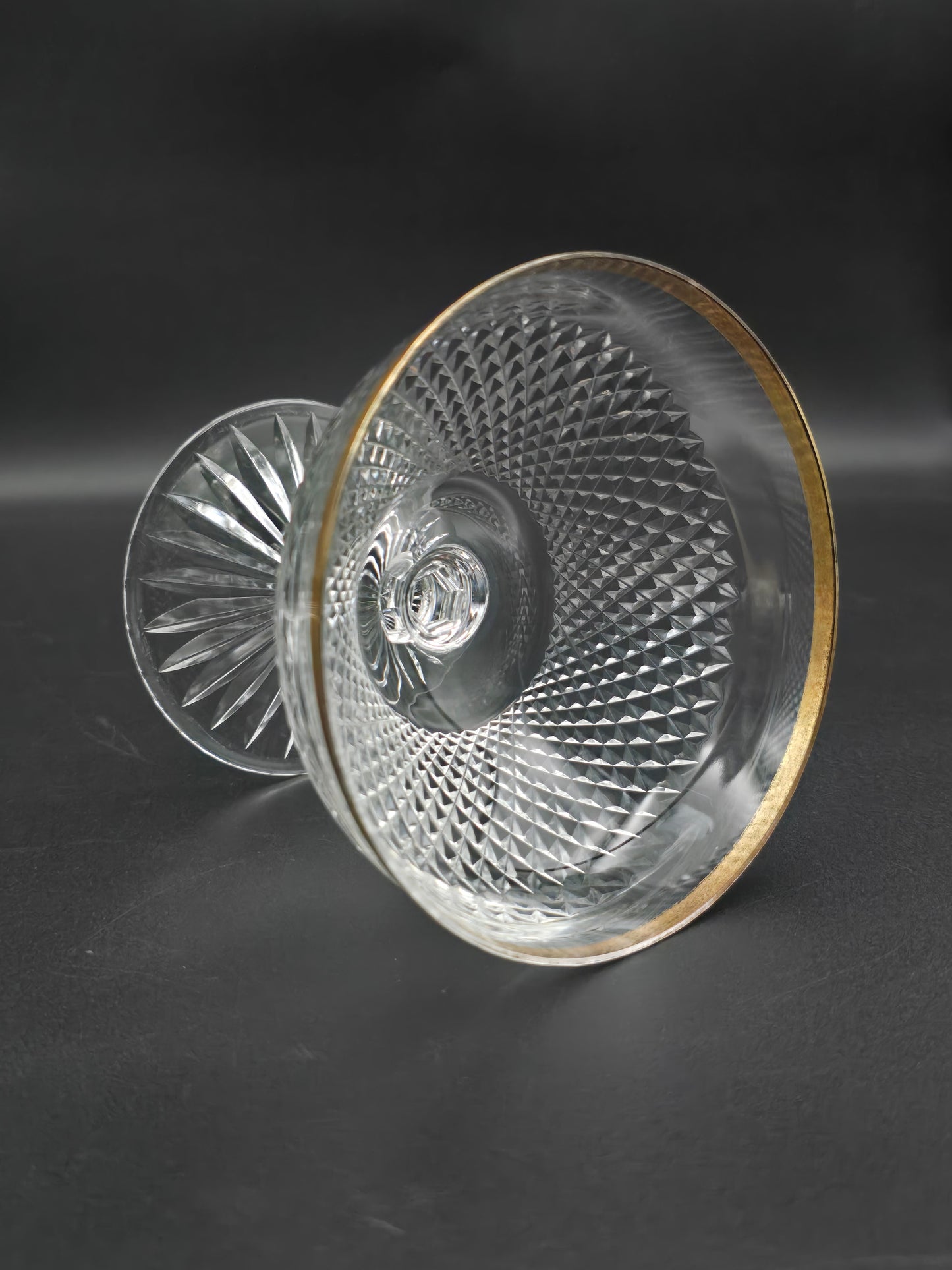 Set of 4 Beautiful Crystal Champagne coupes or dessert / starter dishes with Gold banding. 350ml. 10cm tall.