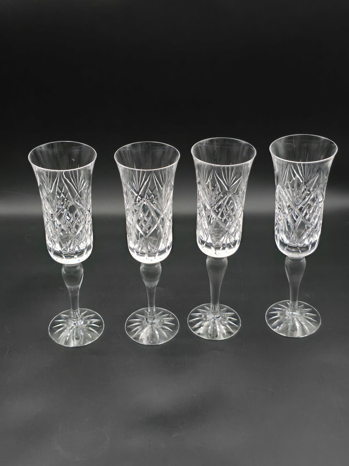 Vintage Lead Crystal Champagne Flutes – Set of 4, 150 ml, 22 cm Tall with Star‑Pattern Base & Teardrop Stem – Elegant Cut‑Glass Barware