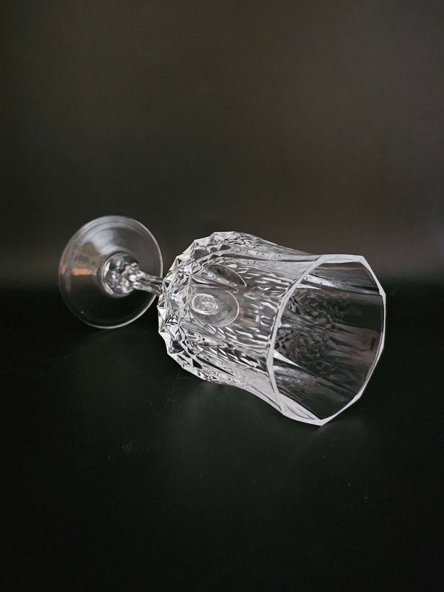 Set of 6.(Plus 1 free!) Tall, Large Crystal Wine Glasses. 18cm tall. 250ml.