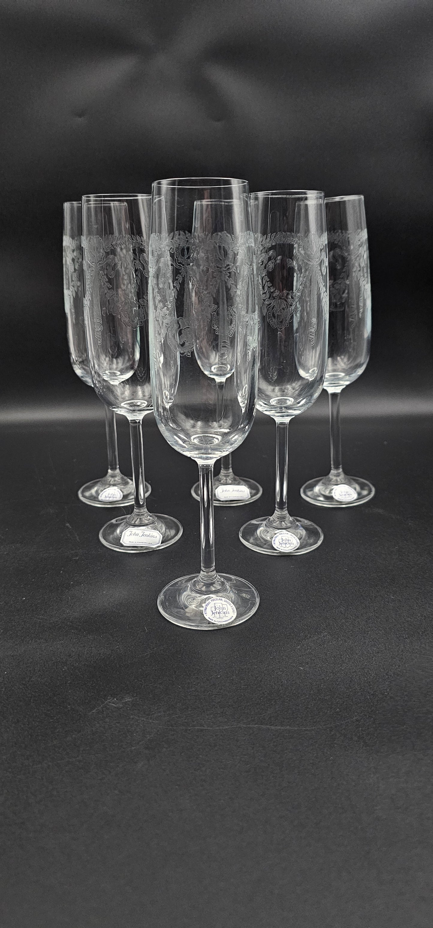 Beautiful Set of 6 Etched Crystal Champagne flutes 200ml