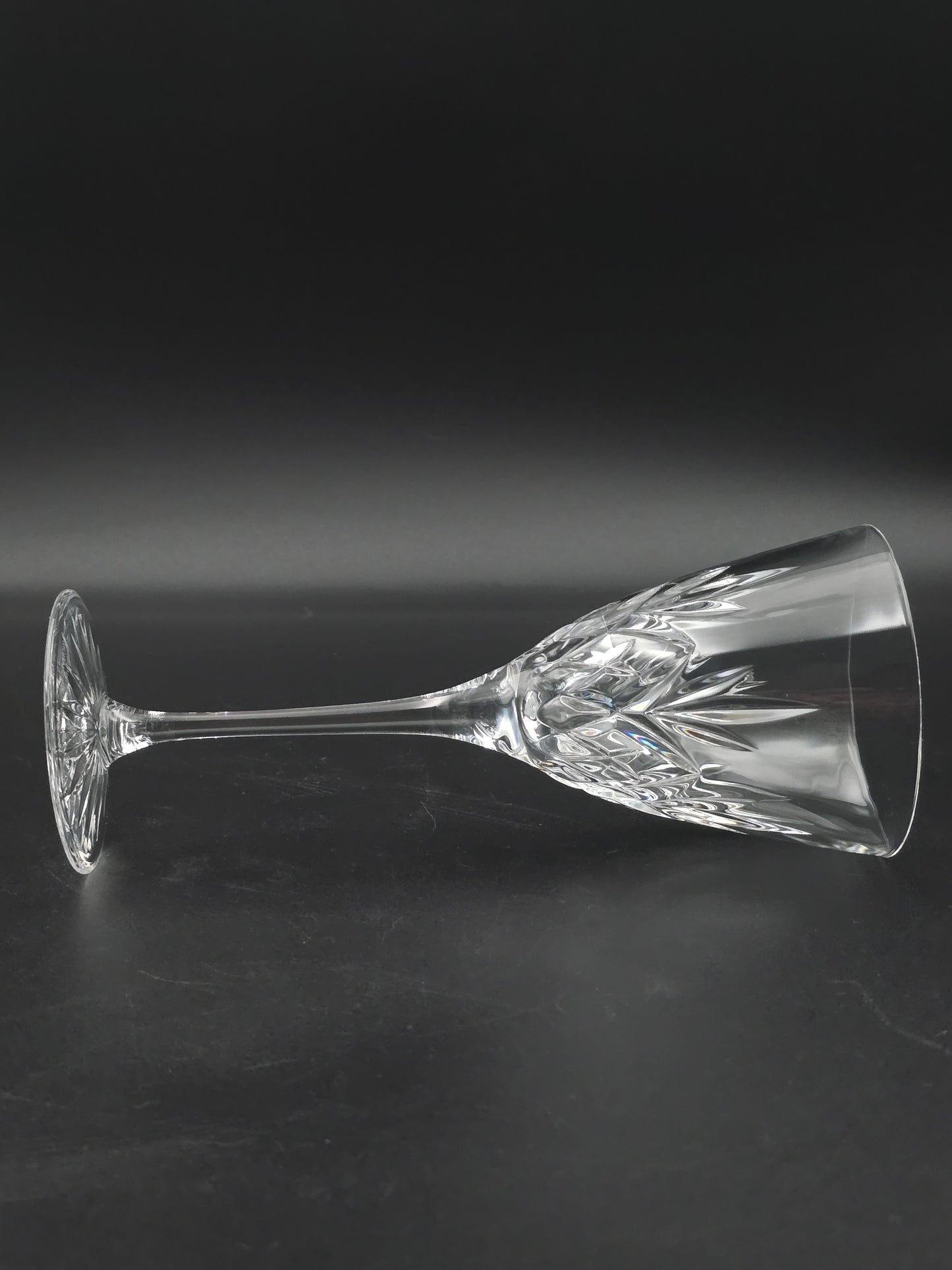 Set of 6 Edinburgh Crystal International “Romeo” Pattern Wine Glasses – 200 ml Lead Crystal, Star‑Base, Slender Stem, Maker’s Mark