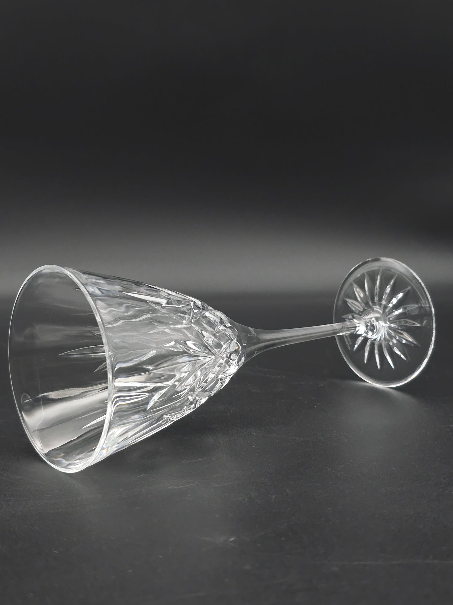 Set of 6 Edinburgh Crystal International “Romeo” Pattern Wine Glasses – 200 ml Lead Crystal, Star‑Base, Slender Stem, Maker’s Mark