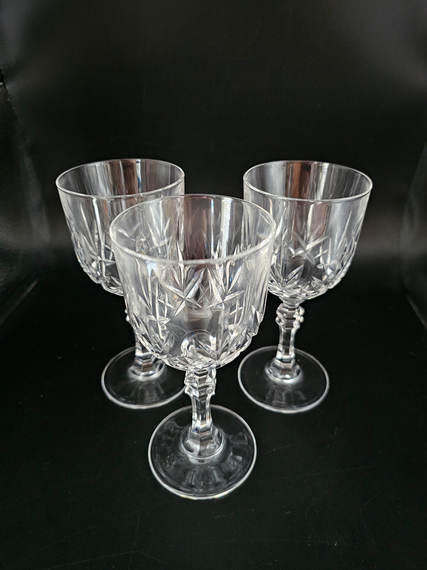 Elegant trio Crystal Wine Glasses 175ml