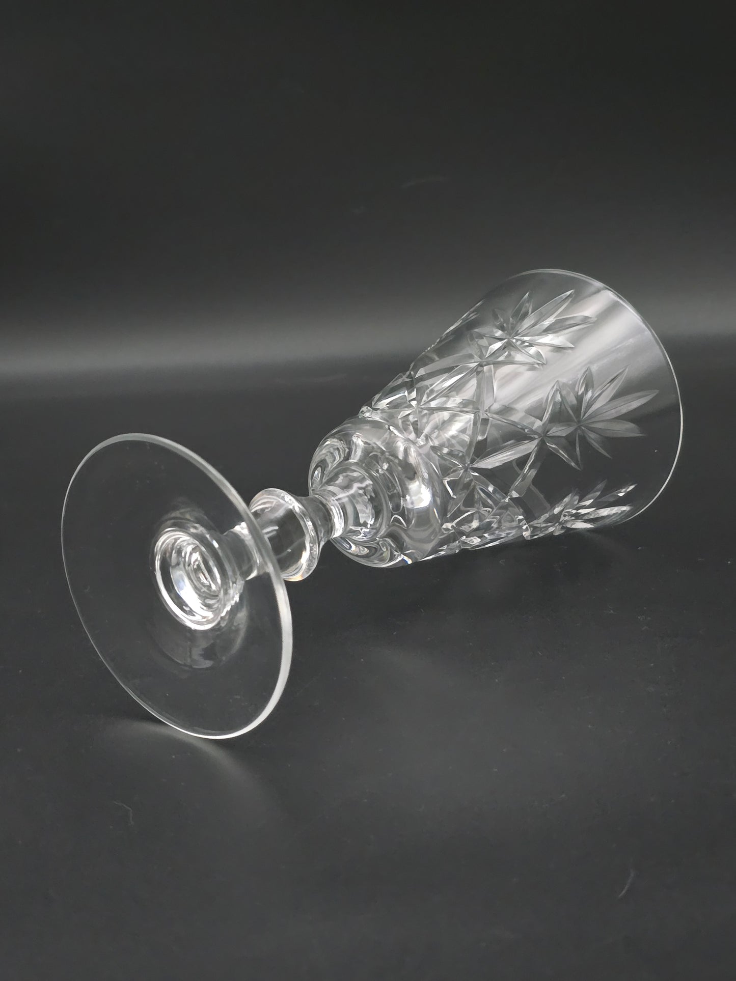 Set of 5 Crystal glass wine glasses. 200ml. 16cm tall