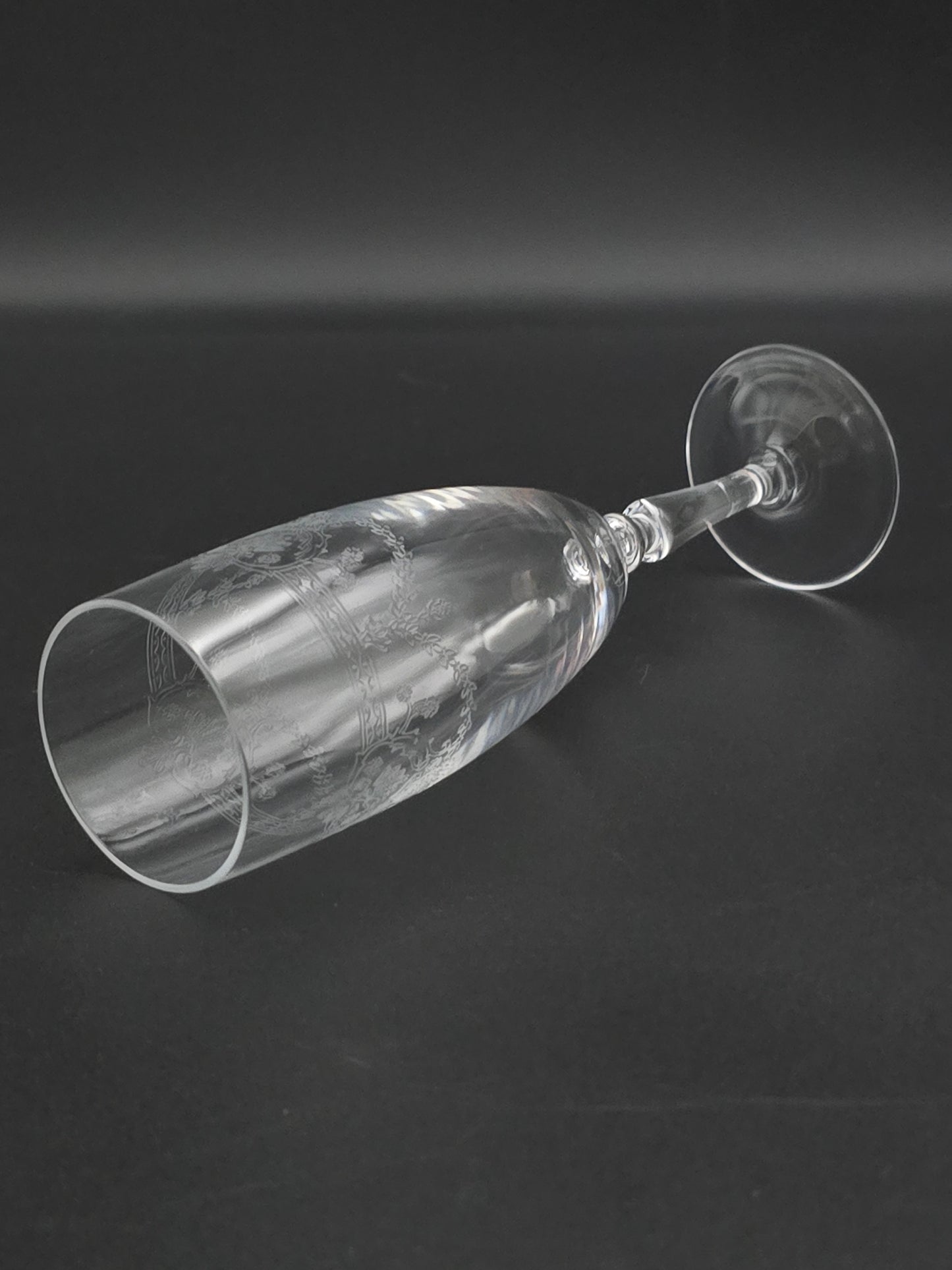 Beautiful Set of 4 Etched Crystal Champagne flutes 185ml