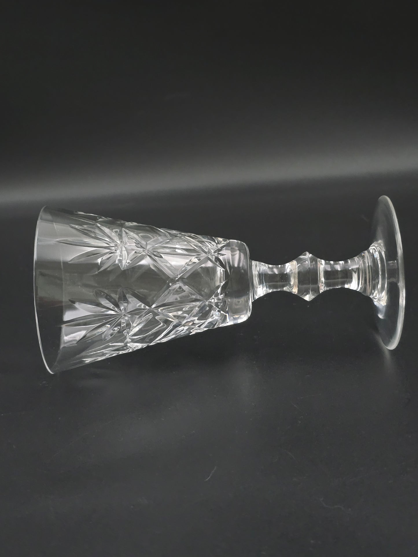 Set of 5 Crystal glass wine glasses. 200ml. 16cm tall