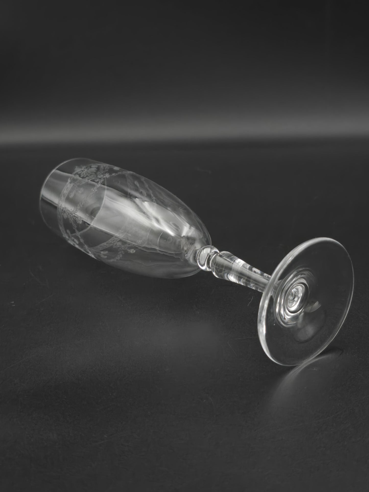 Beautiful Set of 4 Etched Crystal Champagne flutes 185ml