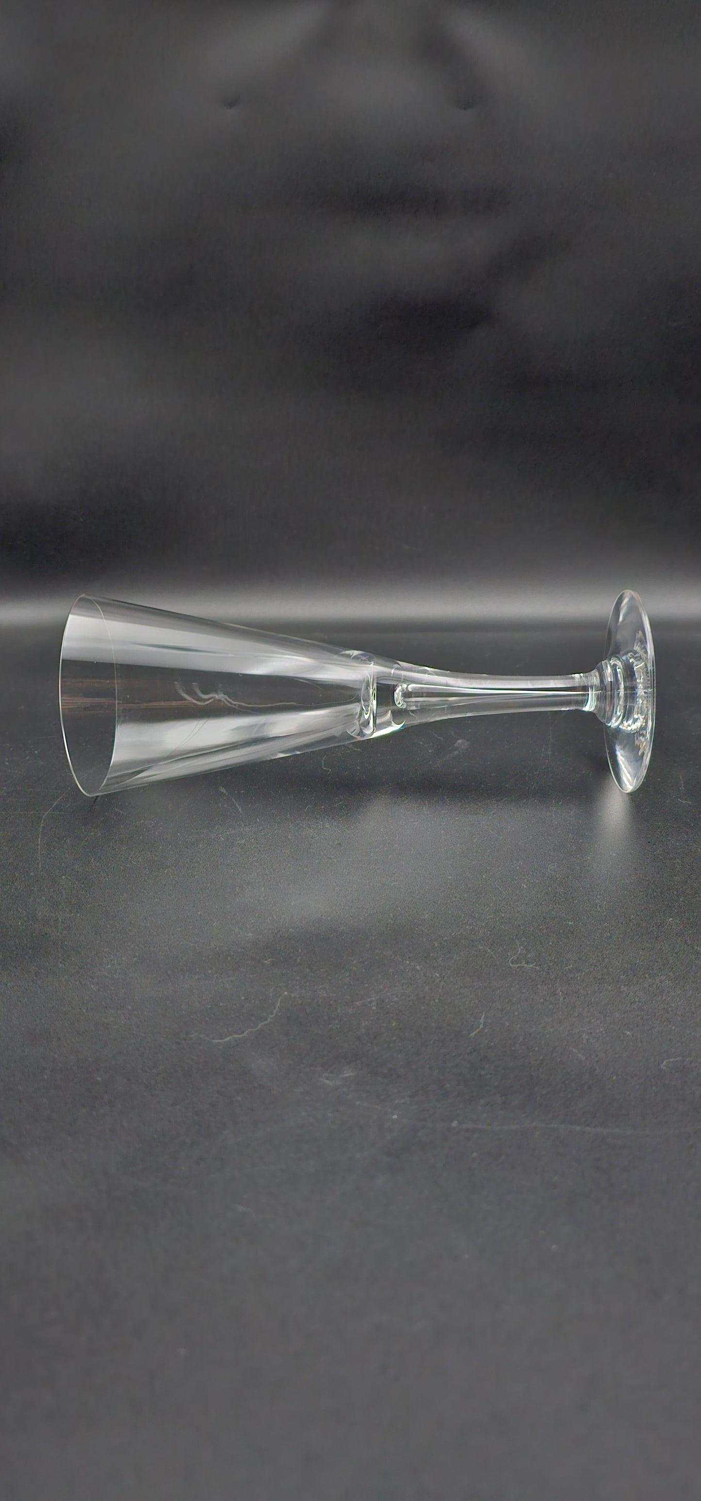 Set of 3 Large Dartington Sharon wine glasses. 300ml 22cm tall designed by Frank Thrower