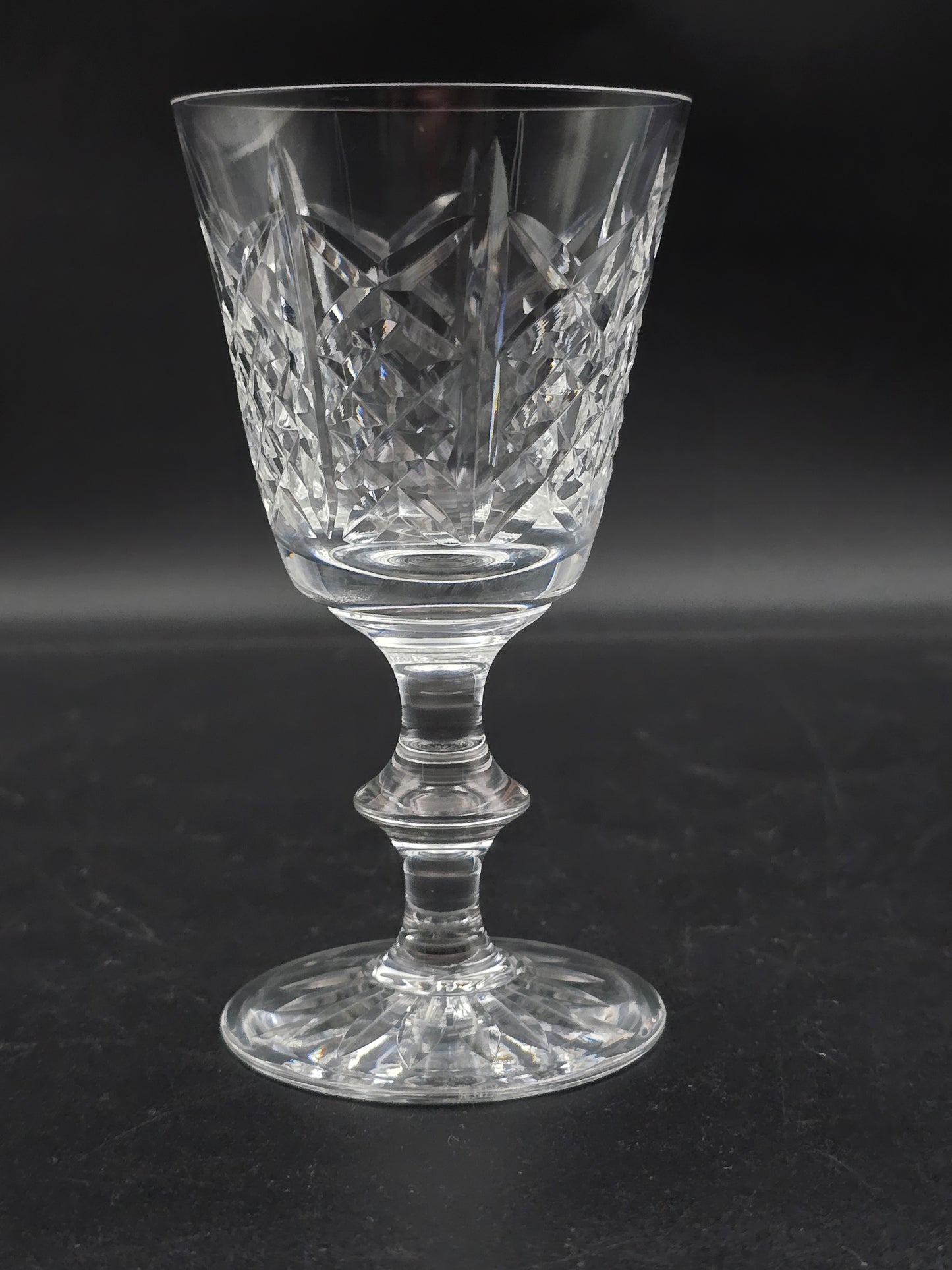 Set of 4 Edinburgh Crystal Highland pattern small Crystal wine glasses 150ml. 13.5cm tall