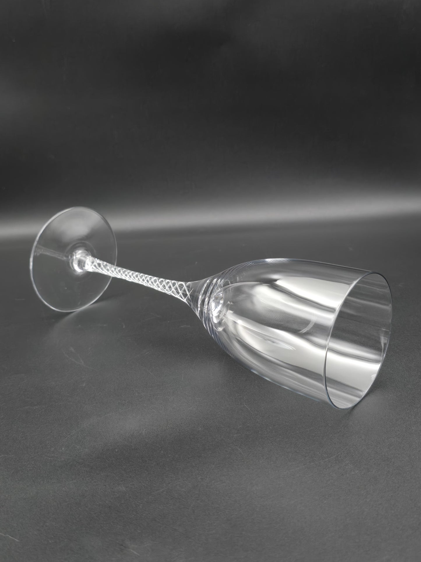 Set of 6 large air twist long stemmed Wine glasses 330ml 23.5cm tall.