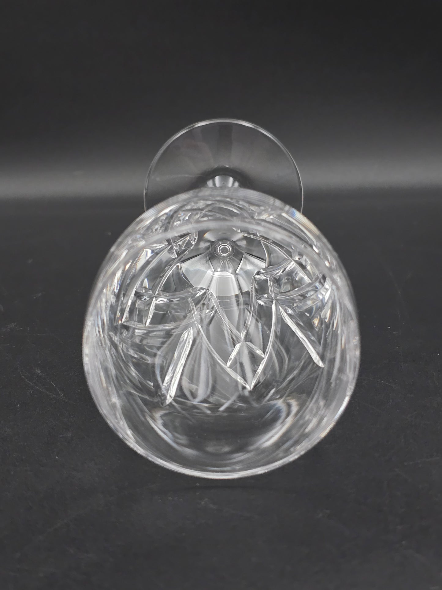 Set of 6 Edinburgh Crystal Broughton Pattern large wine glasses 260ml. 19cm tall.
