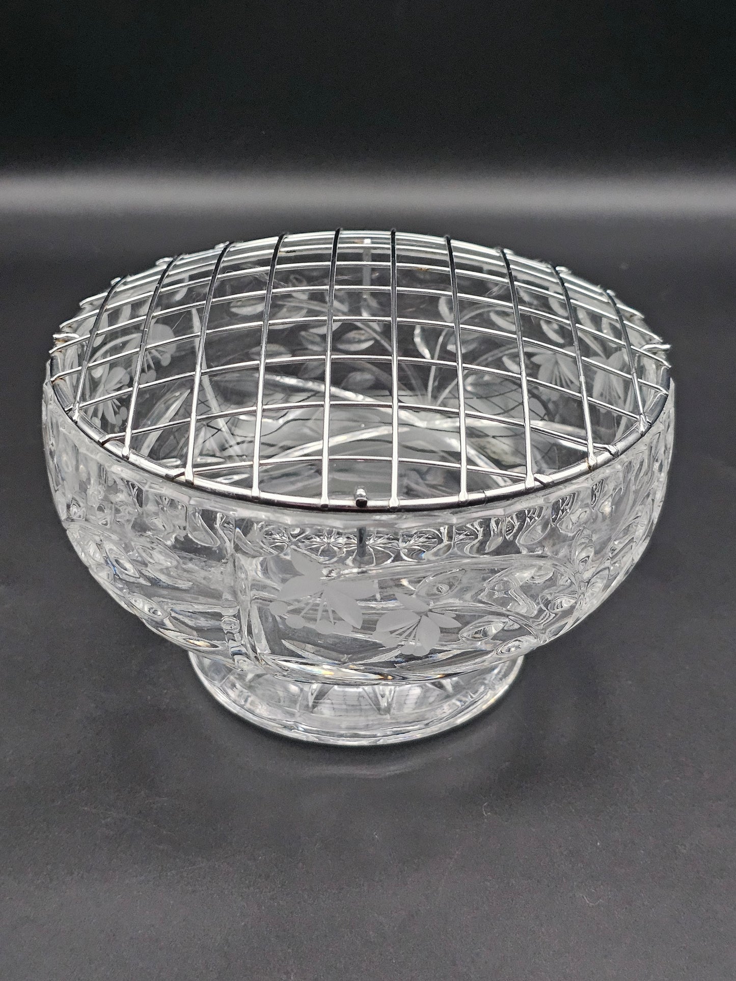 Beautiful small vintage Crystal Rose Posy bowl 10cm tall