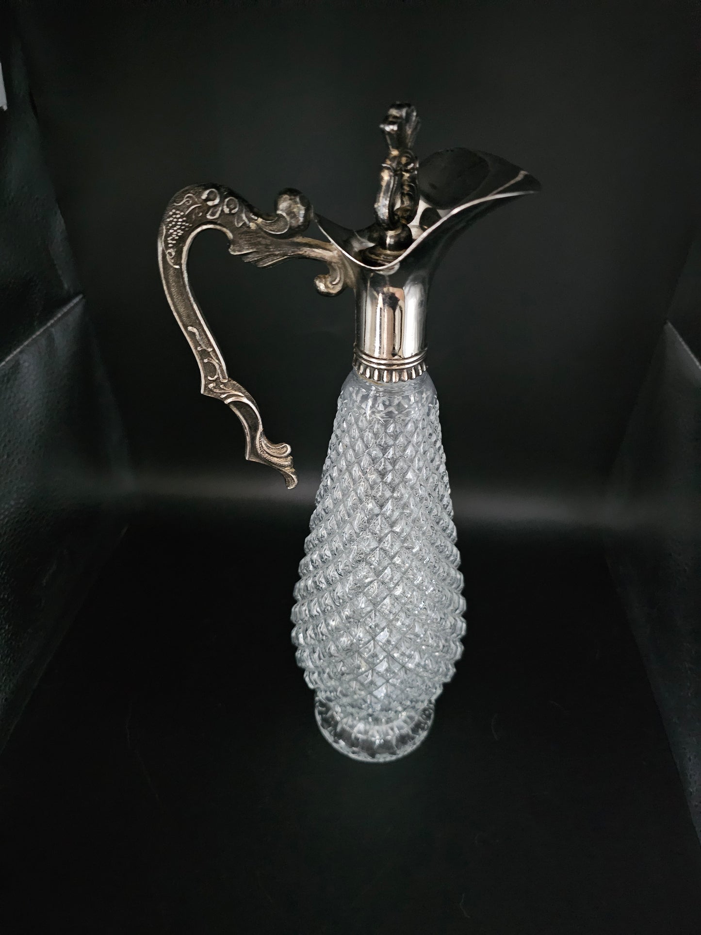 Beautiful Vintage Glass Wine Carafe Decanter.