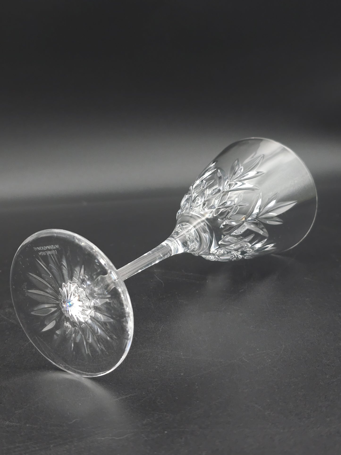 Set of 6 Edinburgh Crystal International “Romeo” Pattern Wine Glasses – 200 ml Lead Crystal, Star‑Base, Slender Stem, Maker’s Mark