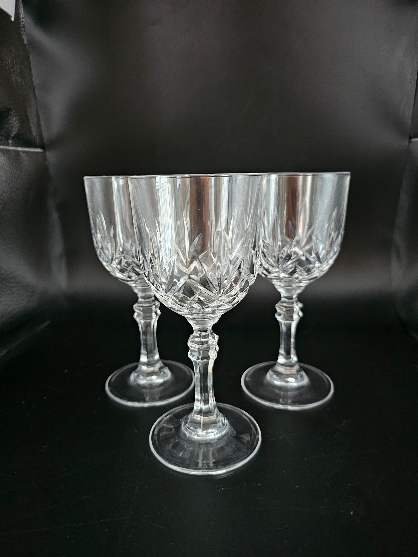 Elegant trio Crystal Wine Glasses 175ml