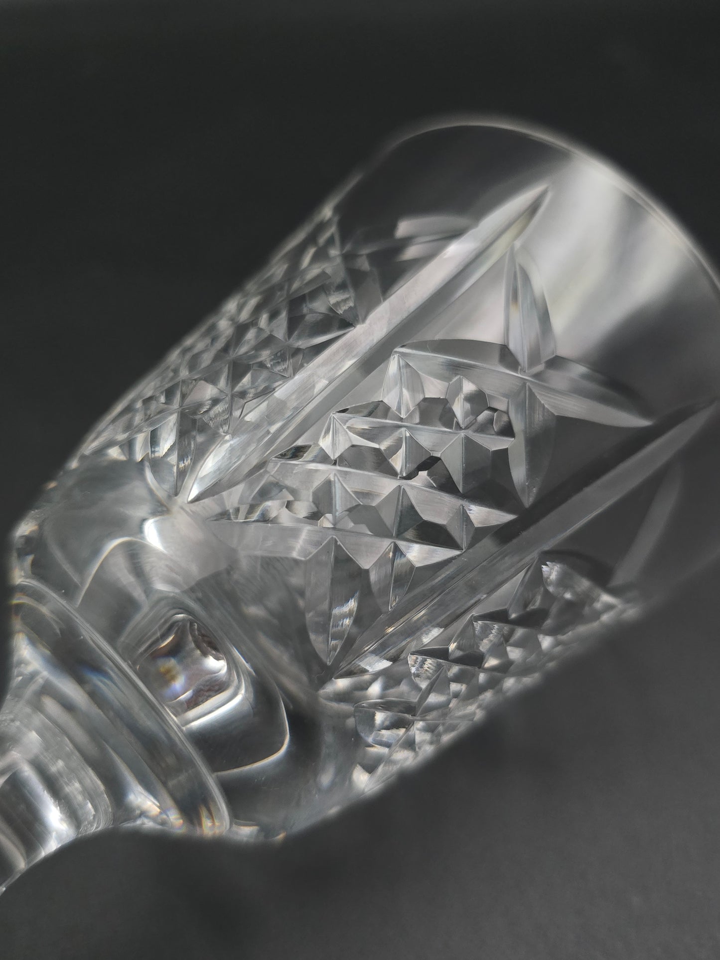 Set of 4 Edinburgh Crystal Highland pattern small Crystal wine glasses 150ml. 13.5cm tall