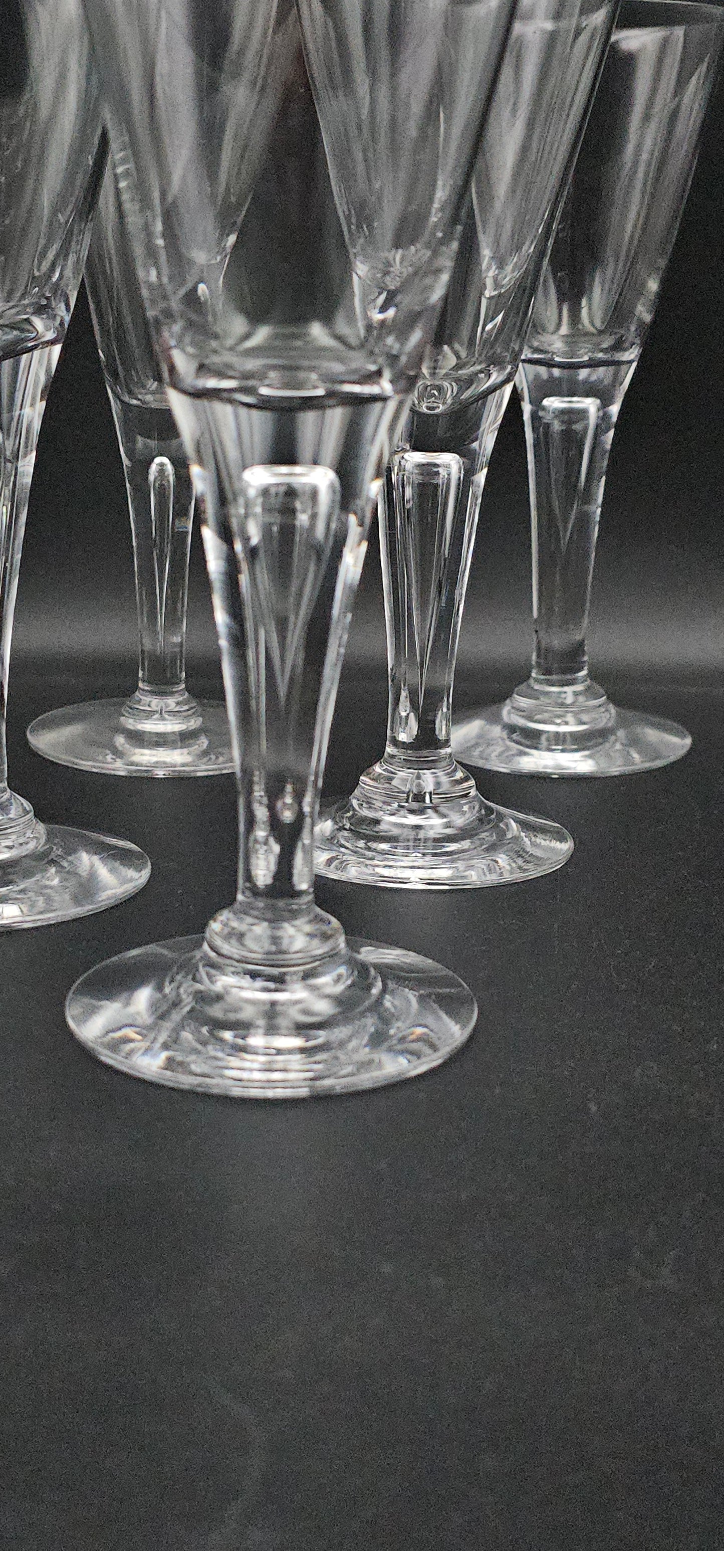 Set of 6 Dartington Sharon wine glasses. 175ml 19cm tall designed by Frank Thrower