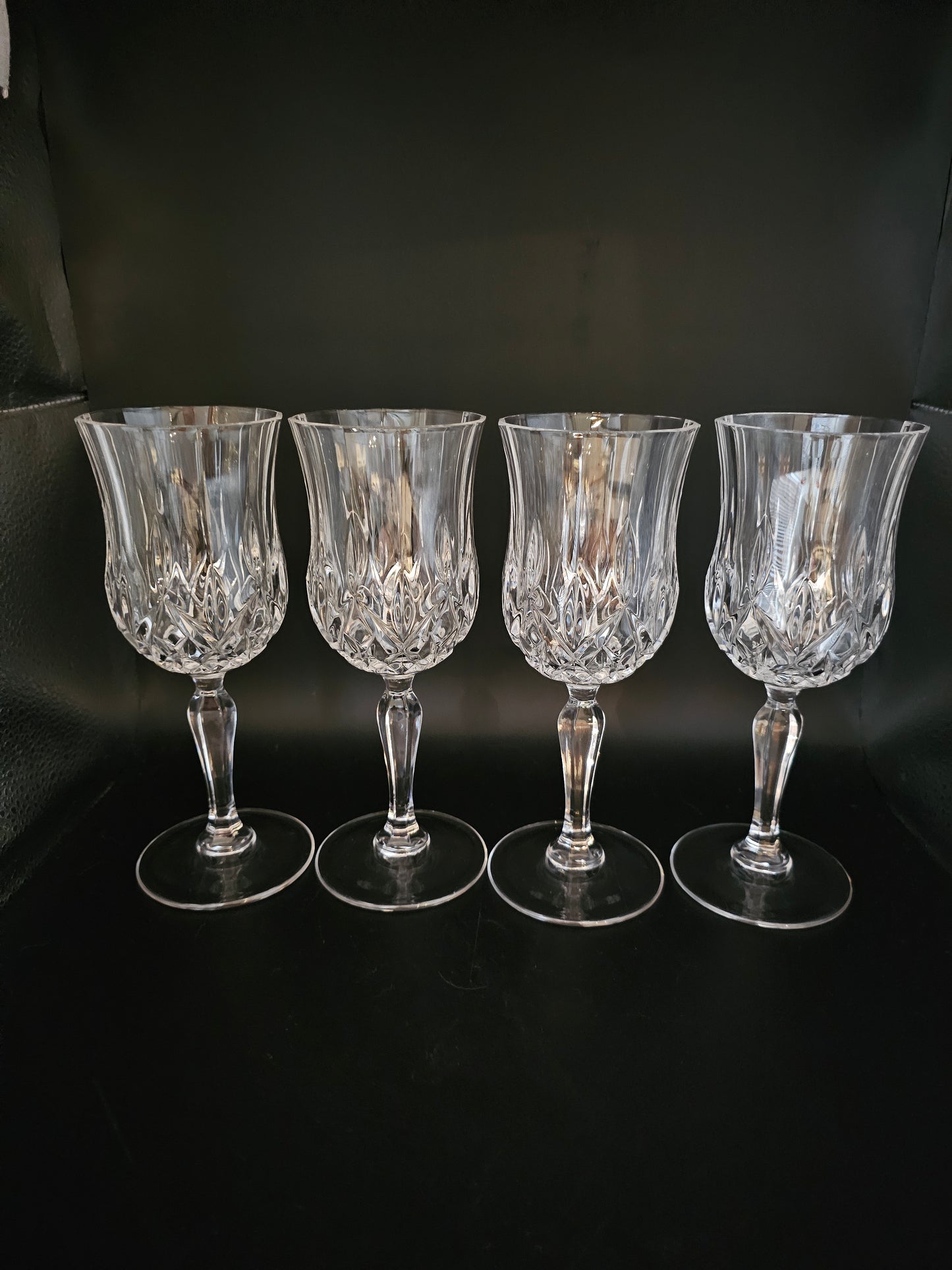 Set of 4 tall, Large Vintage Crystal Wine Glasses. 200ml. 19cm tall