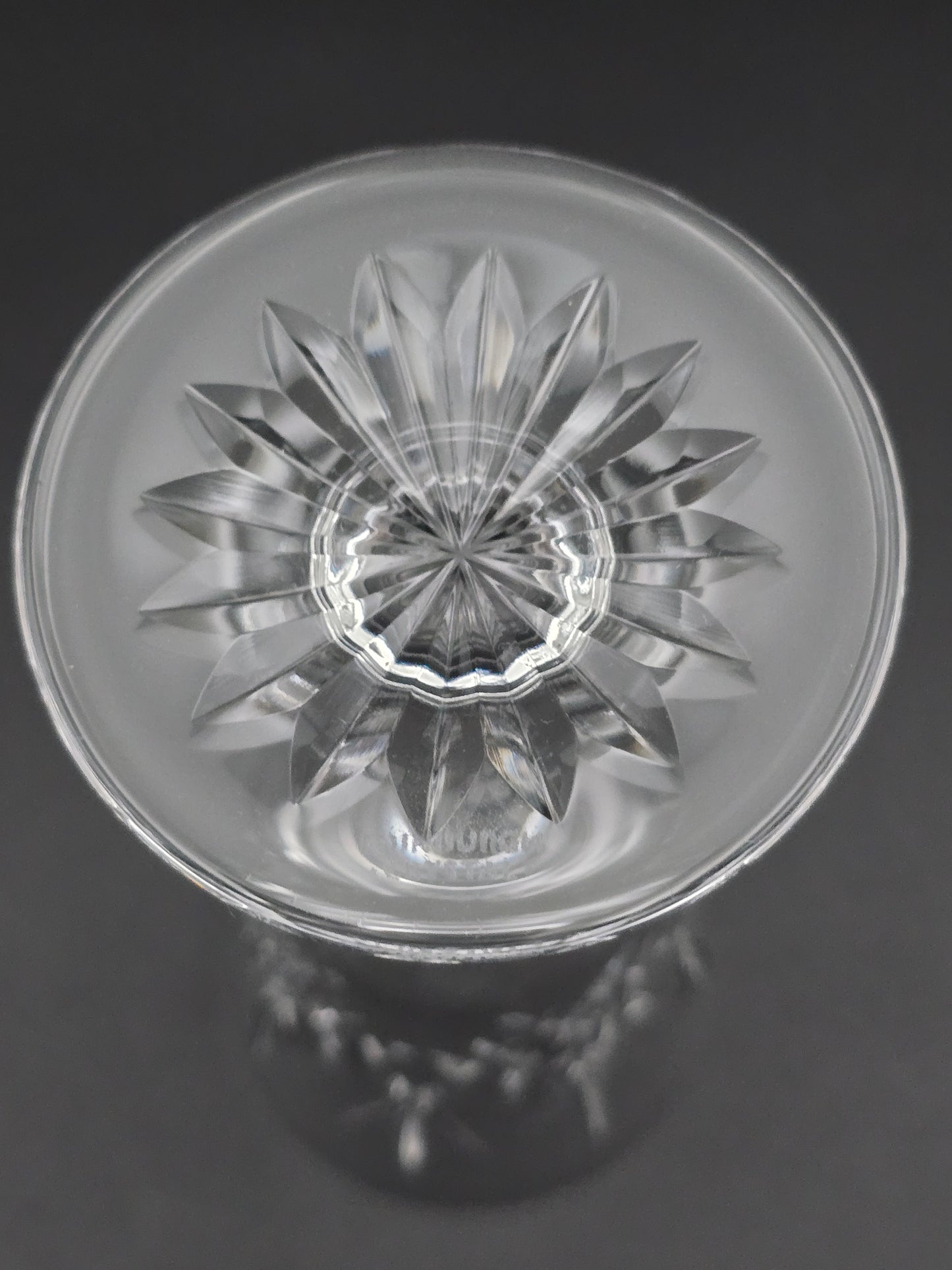 Set of 4 Edinburgh Crystal Wine Glasses Lomond pattern 200ml 15.5cm tall