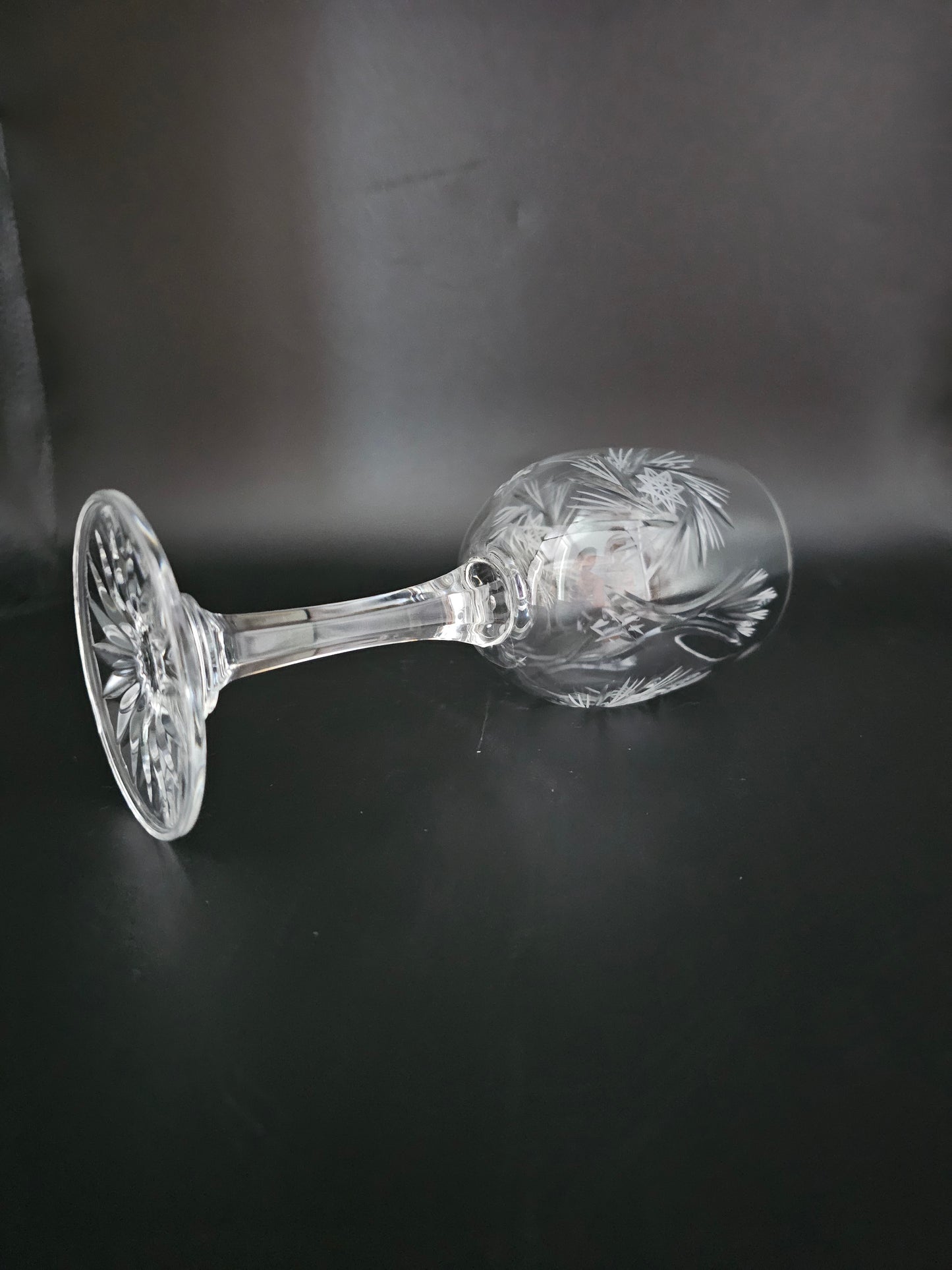 Set of 6 Large Crystal Wine Glasses. 225ml 16.5cm tall