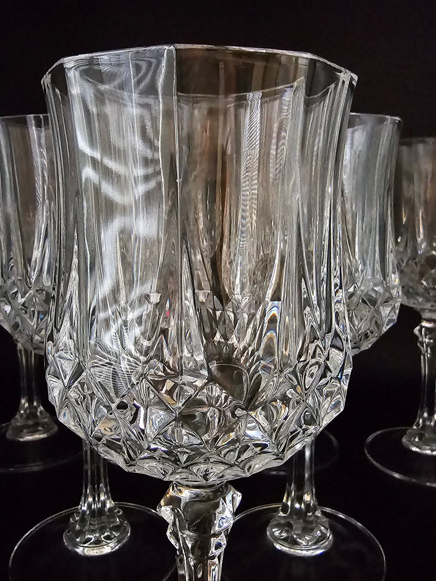 Set of 6.(Plus 1 free!) Tall, Large Crystal Wine Glasses. 18cm tall. 250ml.