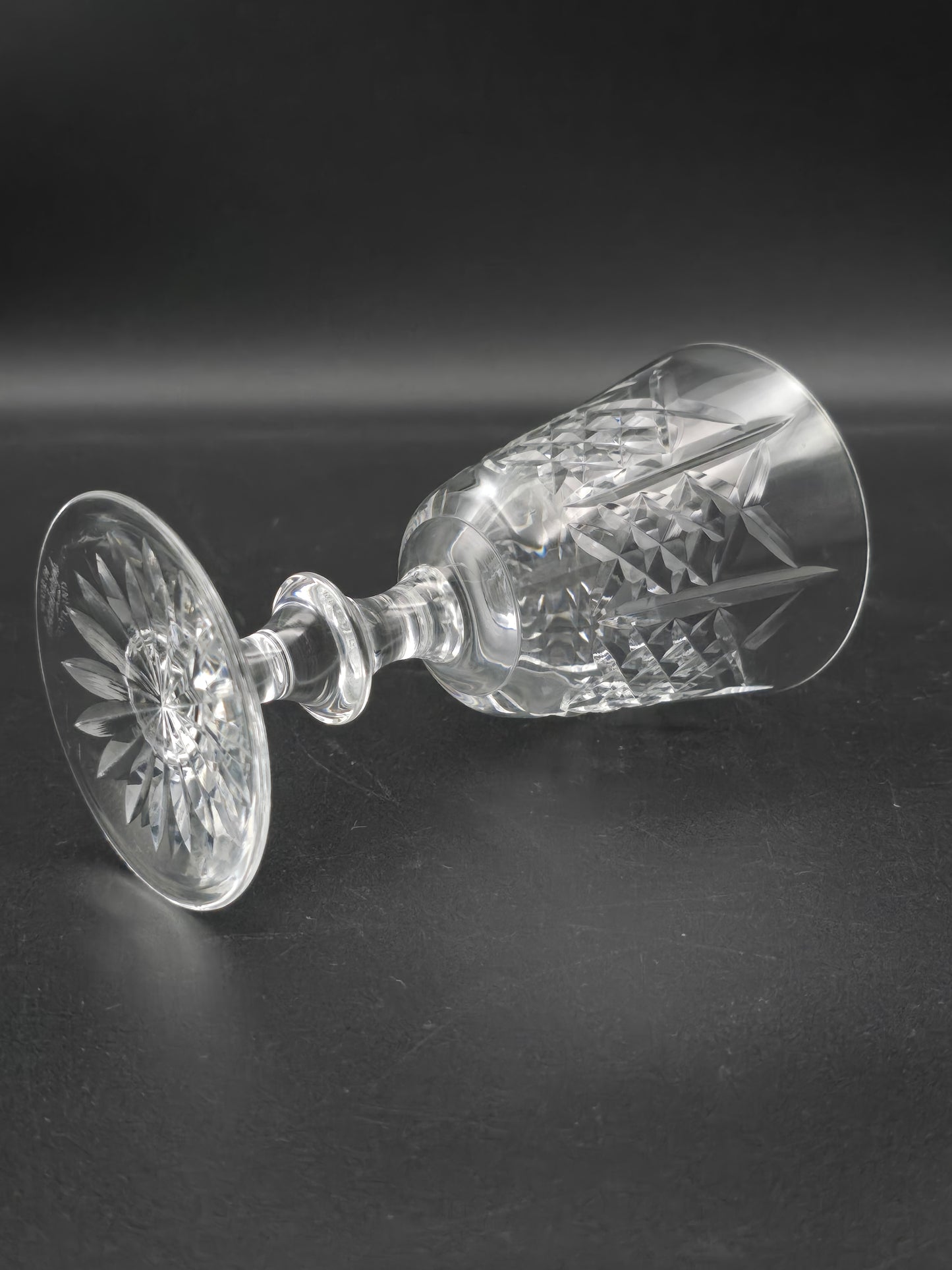 Set of 4 Edinburgh Crystal Highland pattern small Crystal wine glasses 150ml. 13.5cm tall