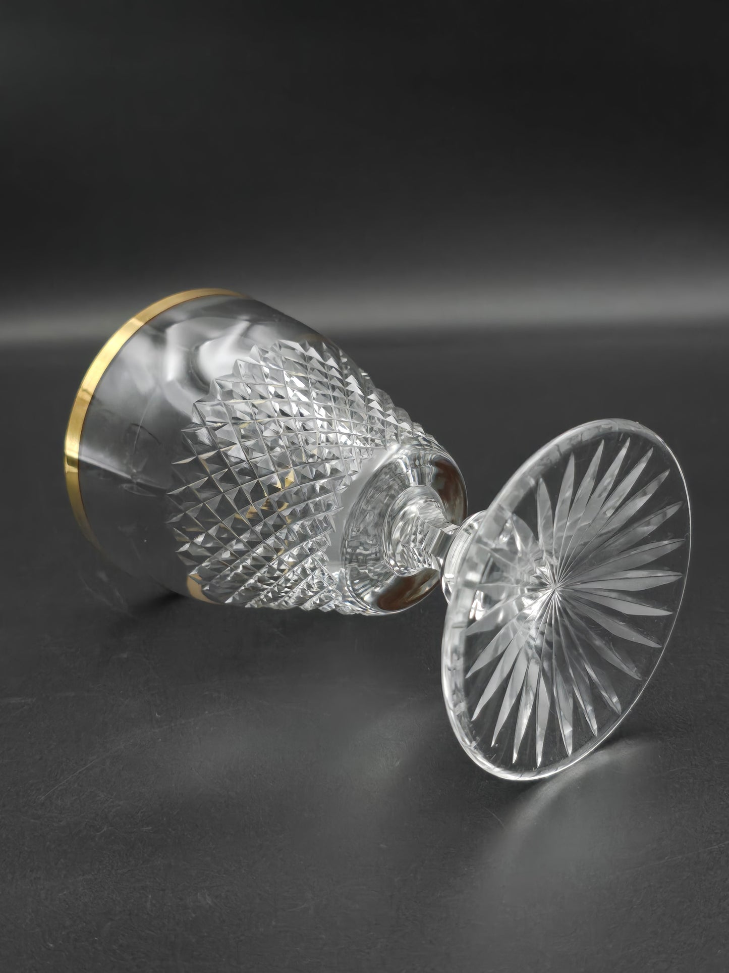Set of 5 Beautiful Crystal wine Glasses with Gold coloured banding. 250ml. 13.5cm tall.