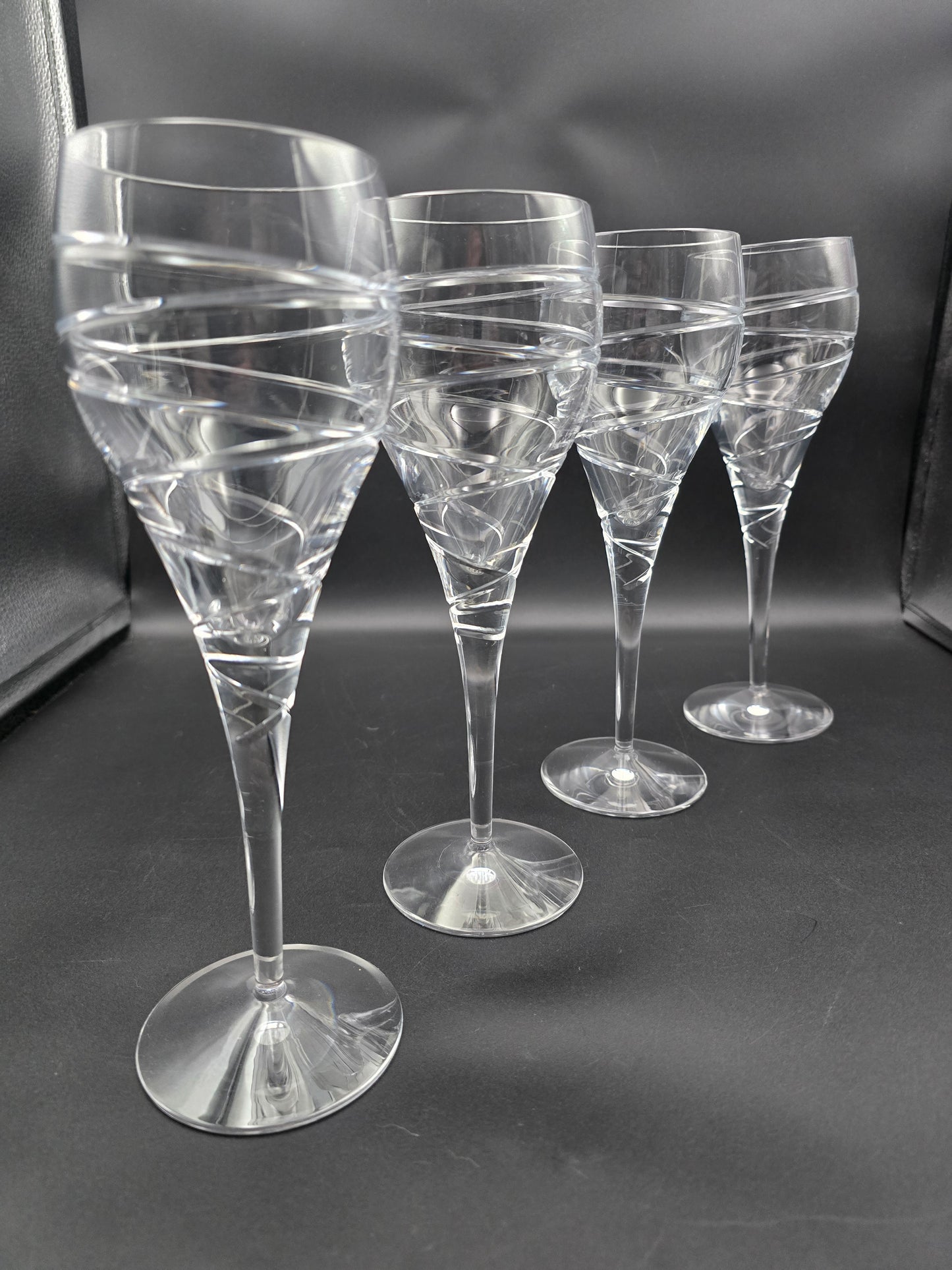 Set of 4 Large Crystal Wine Glasses 350ml 25cm tall.