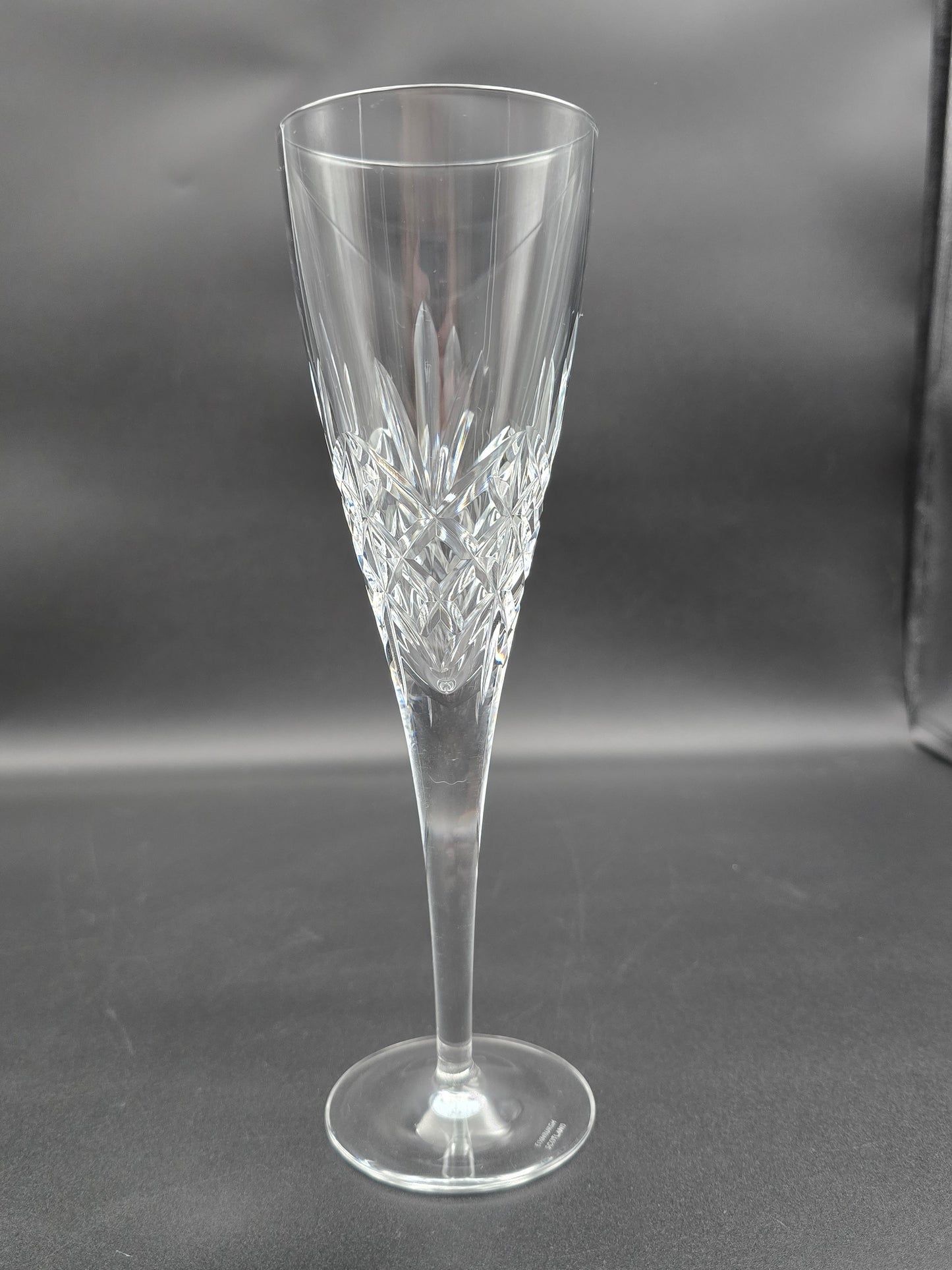Set of 4 Large Edinburgh Crystal Glenshee Pattern Champagne flutes, Boxed 200ml 23cm tall