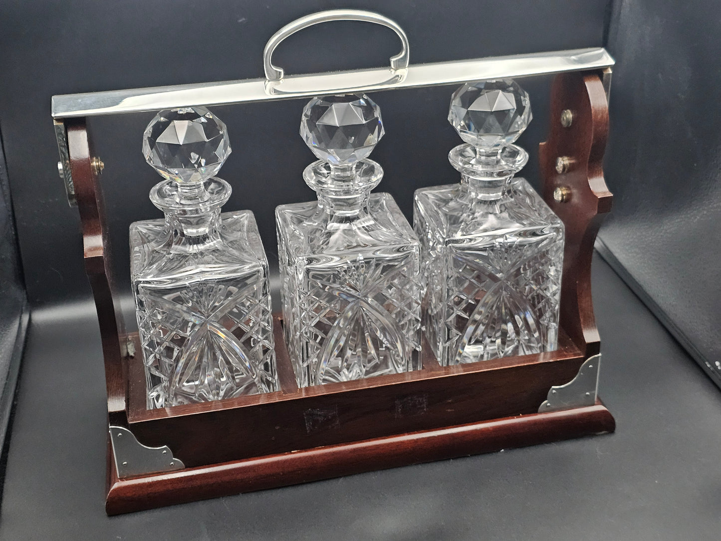 Beautiful Mahogany Triple Decanter Tantalus PB&S made in England