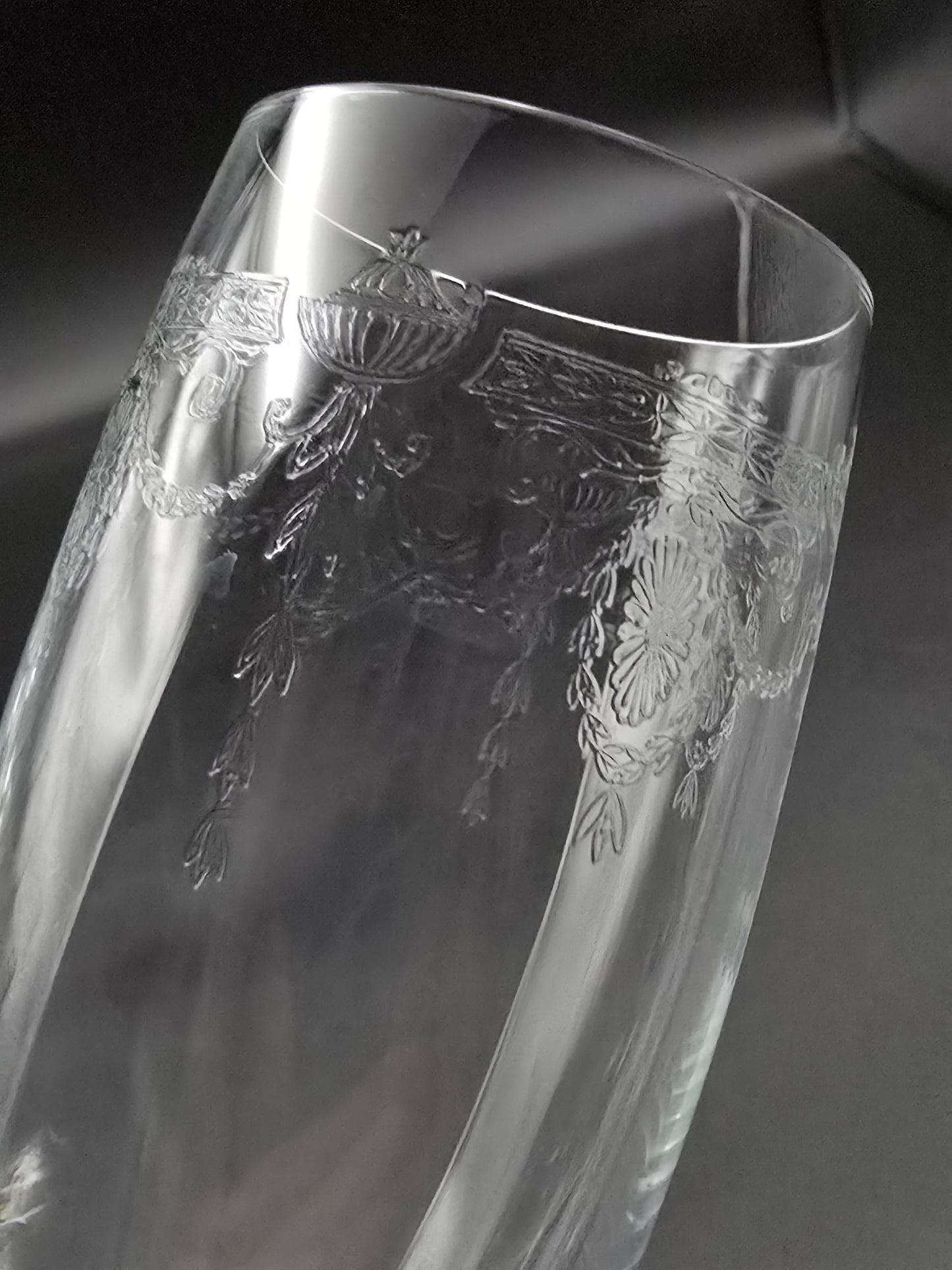 Beautiful Set of 5 Etched Crystal Champagne flutes 175ml. 22cm tall.