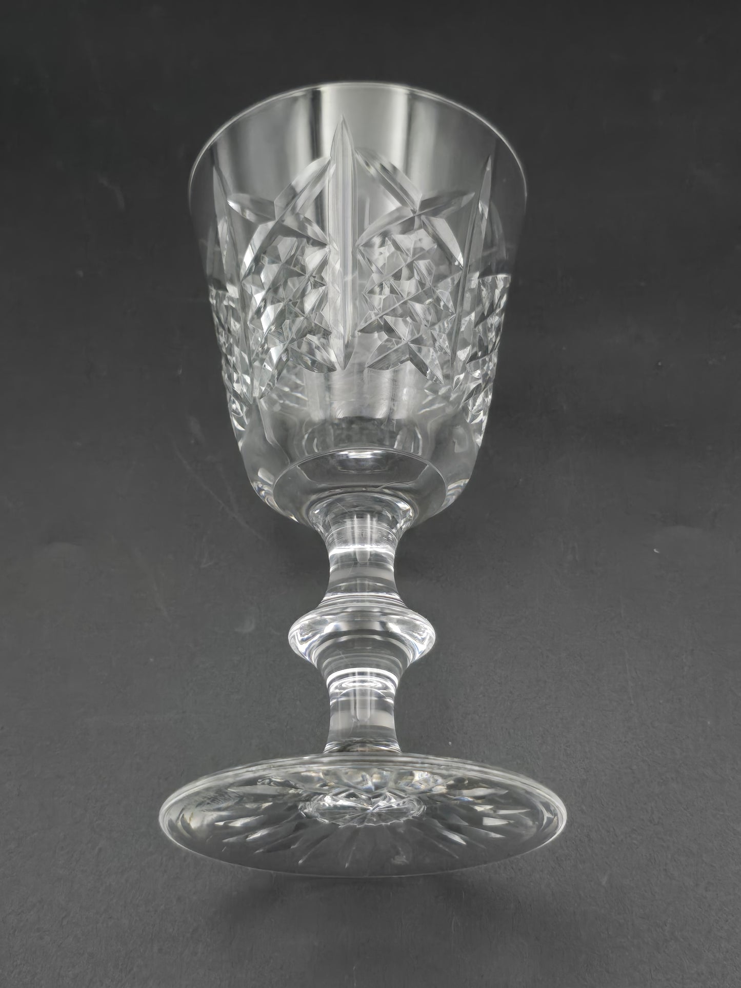 Set of 4 Edinburgh Crystal Highland pattern small Crystal wine glasses 150ml. 13.5cm tall