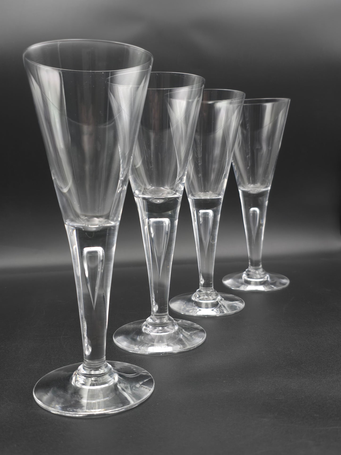 Set of Four Dartington Sharon Pattern Wine Glasses – Frank Thrower Design – 275ml – 22cm Tall – Vintage English Crystal