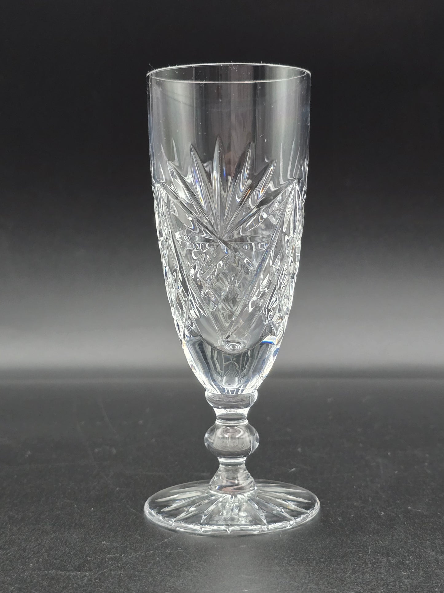Set of 6 small Crystal Champagne Flutes – Knopped Stem and star cut base– 14.5cm Tall – Vintage British Glassware – Immaculate Condition. 135ml