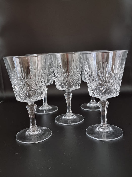 Set of 5 elegant crystal glass white wine glasses