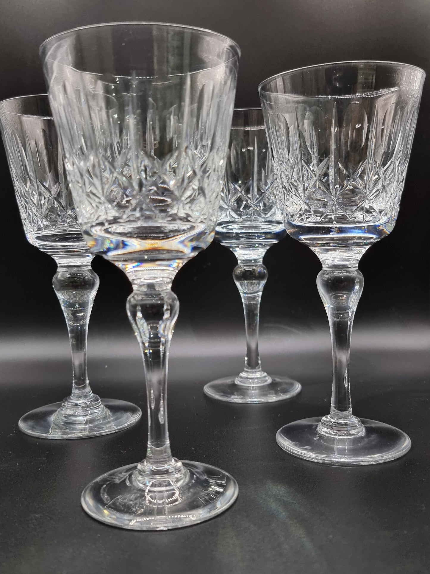 Elegant set of 4 Crystal Wine Glasses