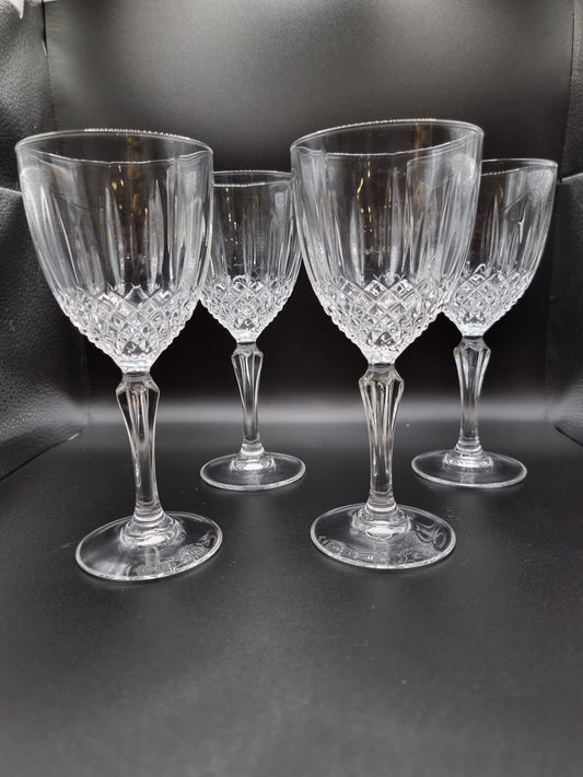 Fantastic set of 4 Crystal wine glasses