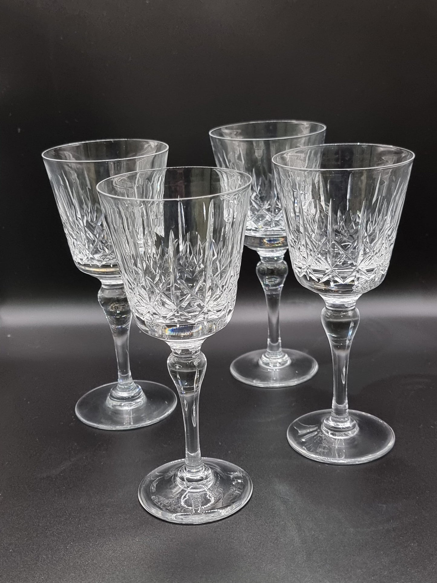 Elegant set of 4 Crystal Wine Glasses